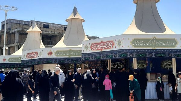 جاماندگان اربعین حسینی در مسیر حرم مطهر امام مهربانی