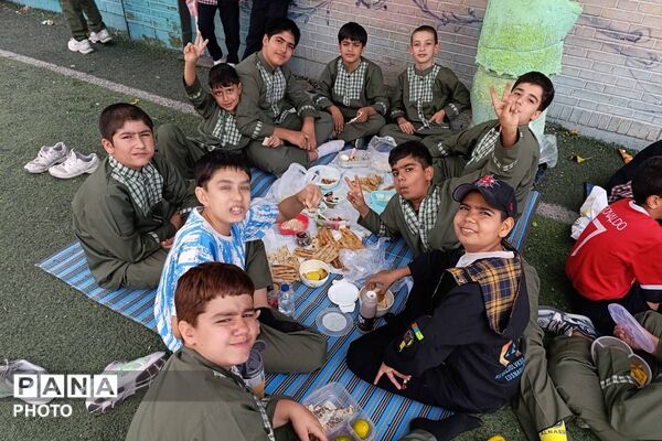 روز جهانی کودک با طعم مهربانی در مدرسه شهید رجایی