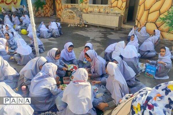 سفره‌ای از جنس لبخند و صبحانه سلامت در دبستان نرجس