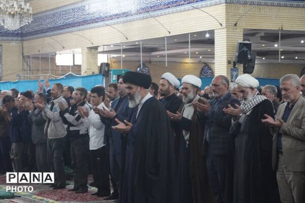 نمازجمعه؛ جلوه‌ای از وحدت و همبستگی دانش‌آموزان در هفته بسیج دانش‌آموزی