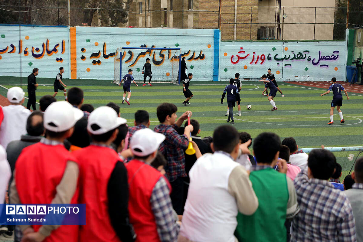 از پشت نیمکت مدارس می‌توان بهترین گٌلرهای آینده فوتبال ایران را کشف کرد