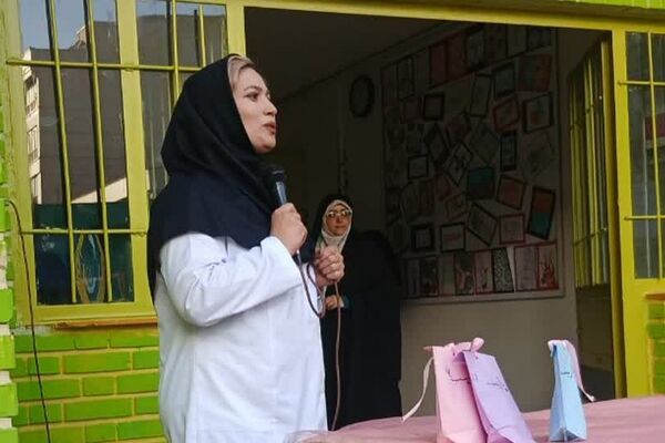 برگزاری جشن و تجلیل از مادران پرستار در مدرسه دکتر رزمی و قدس ناحیه دو شهرری 
