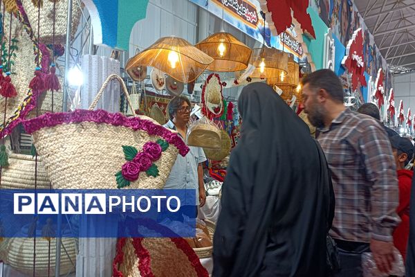 بازدید دانش‌آموزان بسیجی از نمایشگاه بزرگ قله افتخار 