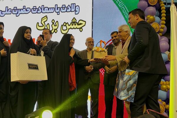 جشن روز پدر در سالن گلعباسی ورامین ؛ حضوریک هزار نفر از  پدران دانش آموزان گل‌های نمونه