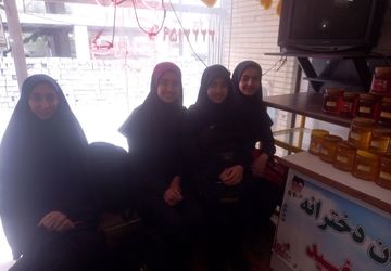 دیدار دانش آموزان و مربی پرورشی دبیرستان شیخ مفید با برادر شهید ابولقاسم فخاری 