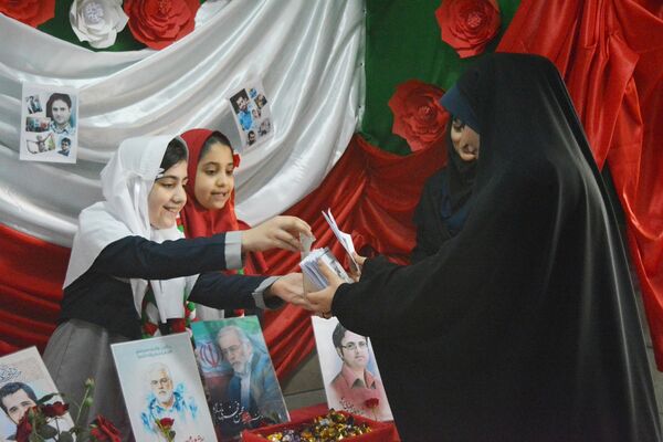 افتتاحیه طرح  «ایرانمون» در مدرسه شهدای گمنام بهارستان‌دو