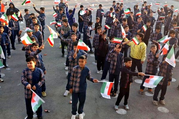 جشن پیروزی انقلاب اسلامی در مدارس منطقه کهریزک 