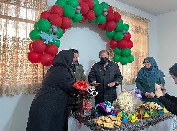 برگزاری مراسمی به‌مناسبت ولادت حضرت علی (ع) و روز پدر در دبستان دخترانه بعثت ۲