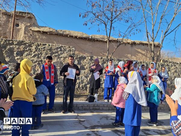 روز بدون کیف در آموزشگاه شهید ذوالفقاری روستای احمد آباد