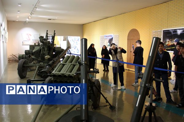 بازدید دانش‌آموزان زنجانی از سازمان هوا فضای سپاه 