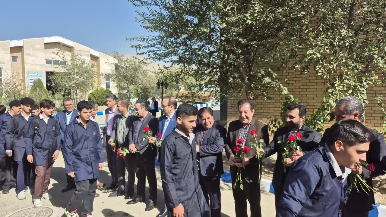 افتتاح هنرستان خودرویی شهید امیرعلی حاجی‌زاده و آغاز طرح همنوا در منطقه ۵ تهران