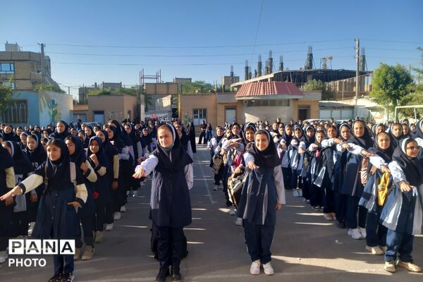 آغاز ماه‌مهر و دیدار مجدد دانش‌آموزان و معلمان در مدرسه عزیزالله پزشکی ۲