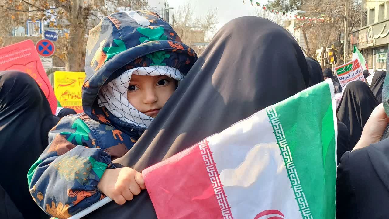 نمایش اقتدار و غیرت مردم ورامین در راهپیمایی ۲۲ بهمن