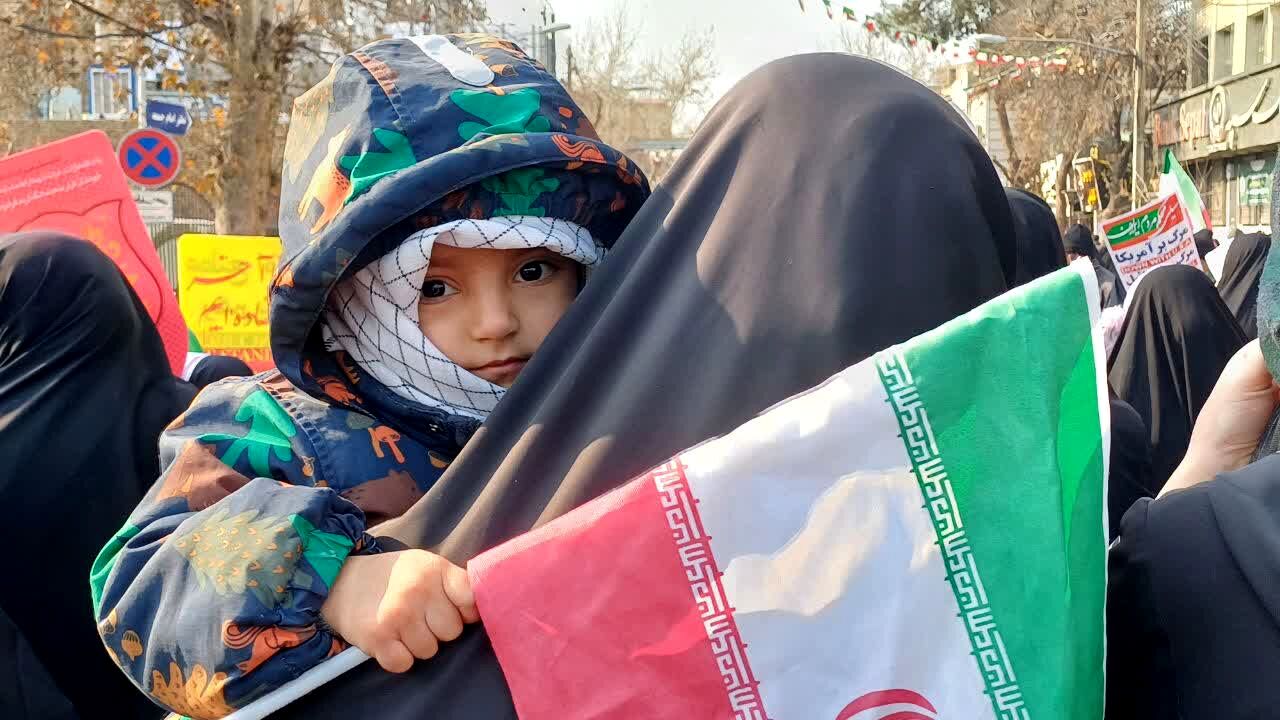 نمایش اقتدار و غیرت مردم ورامین در راهپیمایی ۲۲ بهمن