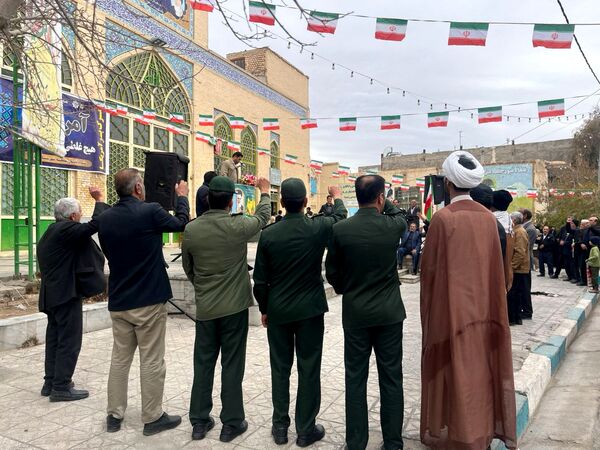 حضور پرشور فرهنگیان، دانش‌آموزان و اقشار مختلف مردم در راهپیمایی ۲۲بهمن