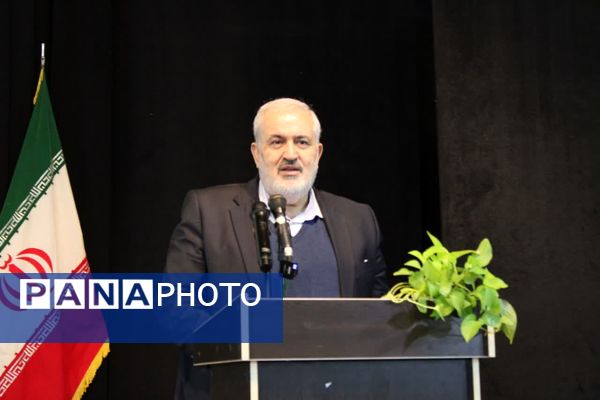 وزیر نیرو برای افتتاح پروژه‌های دهه فجر وارد آزادشهر شد