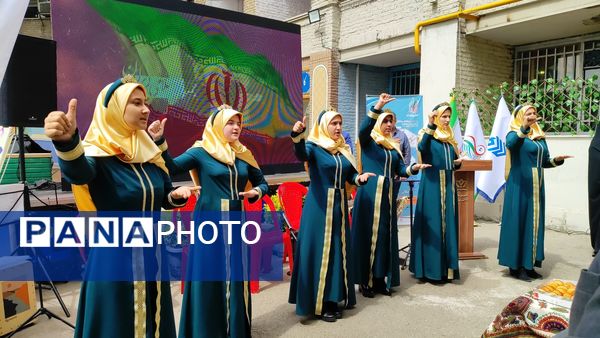 سومین نمایشگاه توانمندی‌های هنرجویان هنرستان منطقه ۲