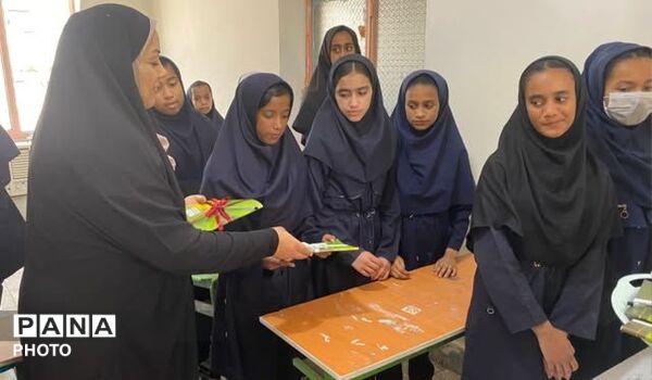 طنین زنگ شکوفه‌ها و جوانه‌ها در مدارس شهرستان کنارک