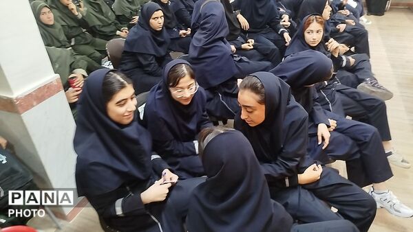 جلسه گفتمان دینی در دبیرستان نمونه وکیلی ۱۰