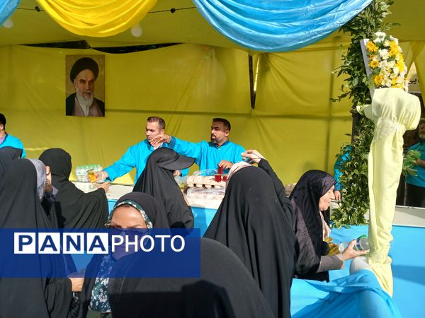 موکب بزرگ شرکت نان قدس رضوی در روز شریف ولادت امام رضا (ع)