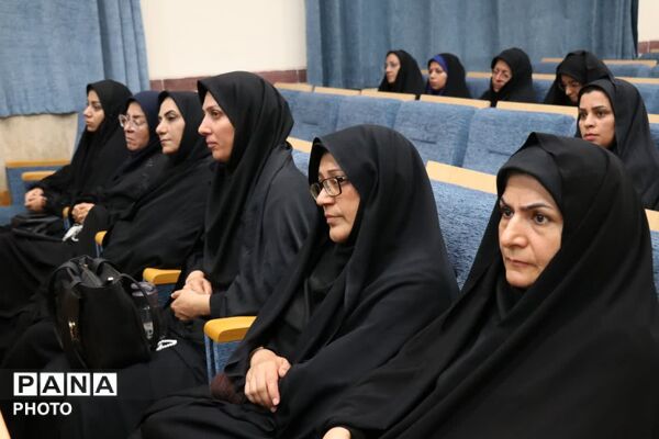 همایش «سیری در سیره رهبر شهید» ویژه فرهنگیان ابرکوه