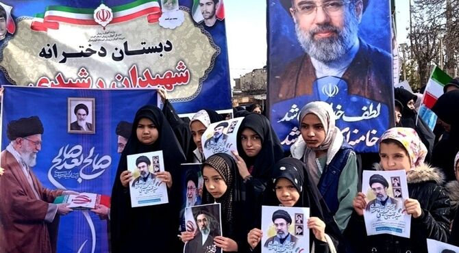 بیعت مردم کبودرآهنگ با رهبر جدید انقلاب اسلامی