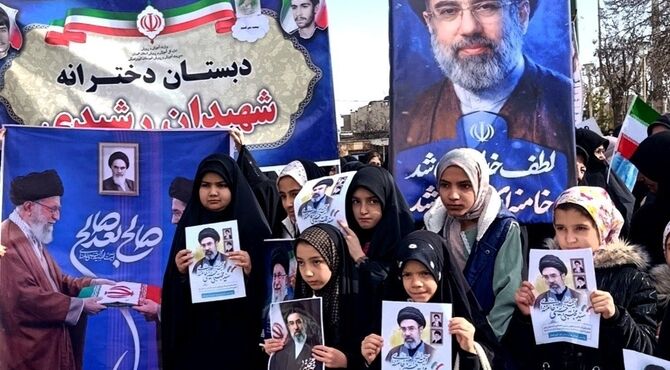 بیعت مردم کبودرآهنگ با رهبر جدید انقلاب اسلامی
