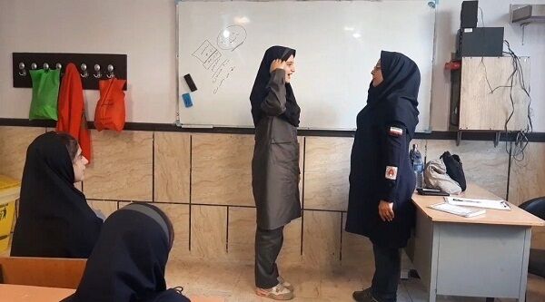 برگزاری دوره‌های آموزشی پیشتازان دبیرستان شهید احمدی‌روشن فردیس