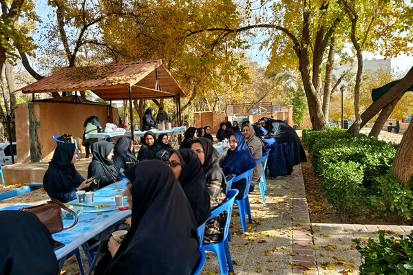 محفل صمیمی کارکنان اداری ناحیه ۴ شیراز به مناسبت روز زن