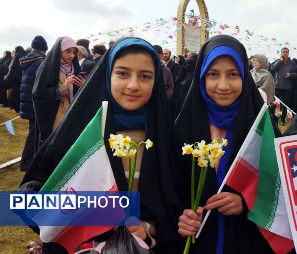 حماسه آفرینی مردم و مسئولان شهرستان پردیس در راهپیمایی ۲۲ بهمن 