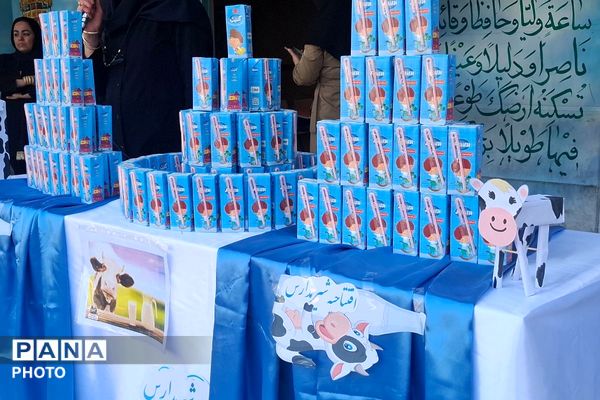 توزیع شیر رایگان در دبستان علی‌اکبر طالبی شهرری