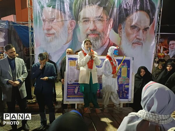 فرهنگیان و دانش‌آموزان گلوگاه یک‌صدا برای انقلاب
