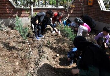 کاشت بذر با حضور پرشور اعضای کودک و نوجوان در کانون پرورش فکری کودکان و نوجوانان البرز 