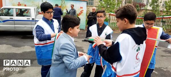 پویش ملی کاشت «نهال امید» در مدرسه نیک‌نژاد ناحیه 4 کرج 