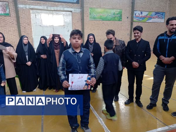 مسابقات دارت در دبستان پسرانه غدیر شهرستان شیروان