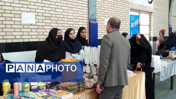 برپایی بازارچه مدرسه‌ای در مجتمع عشایری امید انقلاب