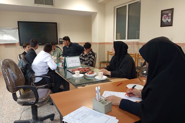 رقابت دانش‌آموزان منتخب در انتخابات منطقه‌ای شورای دانش‌آموزی بهارستان دو