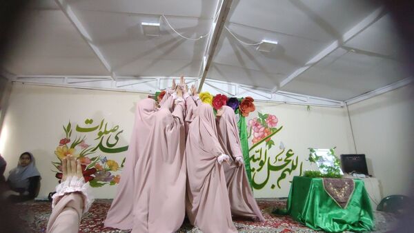 جشن عید مبعث در دبستان شاهد حاج تقی آقا بزرگ مشهد