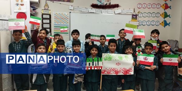 شور و نشاط دانش‌آموزان مدارس منطقه پردیس در جشن‌های دهه فجر انقلاب اسلامی 