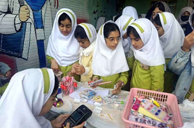 تمرین نوع دوستی دانش‌‌‌‌‌آموزان مینابی