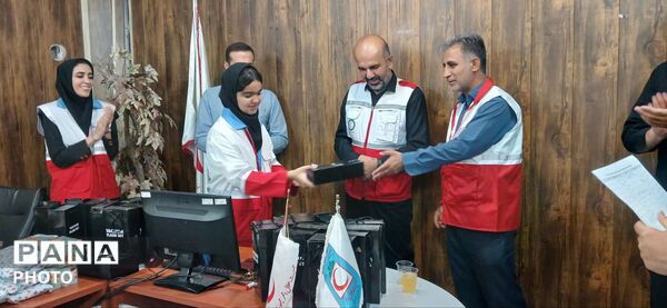 تجلیل و تقدیر از نوجوان هلال احمر ساوجبلاغ