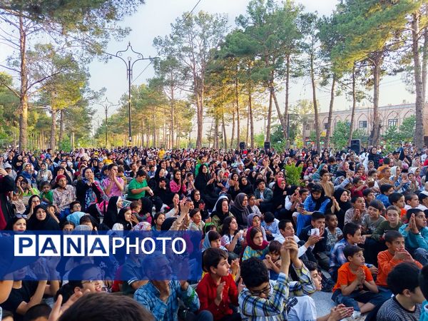 قدم هایی به عشق معلمان