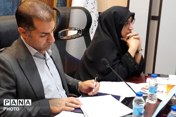 نشست تخصصی بررسی اطلس فضاهای بهداشتی در اداره  کل آموزش و پرورش شهرستانهای استان تهران 