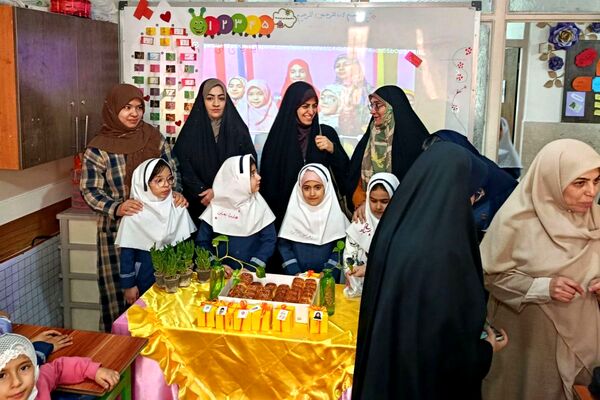 جشن ولادت بانوی دو عالم در دبستان وحیدکیهانی 