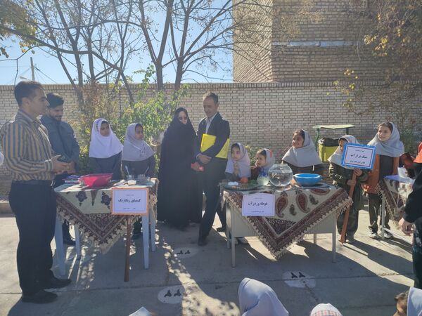 شور و هیجان در حیاط مدرسه
