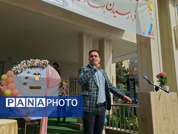 جشن شکوفه ها در دبستان مصلی نژاد