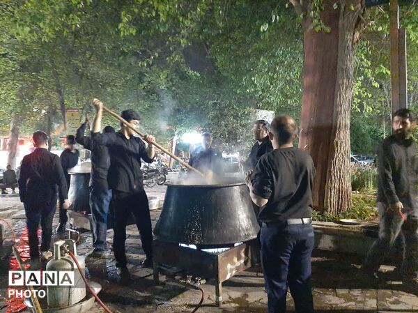 مراسم چهلم شهادت رهبر انقلاب اسلامی ایران در میدان باغ ملی یزد