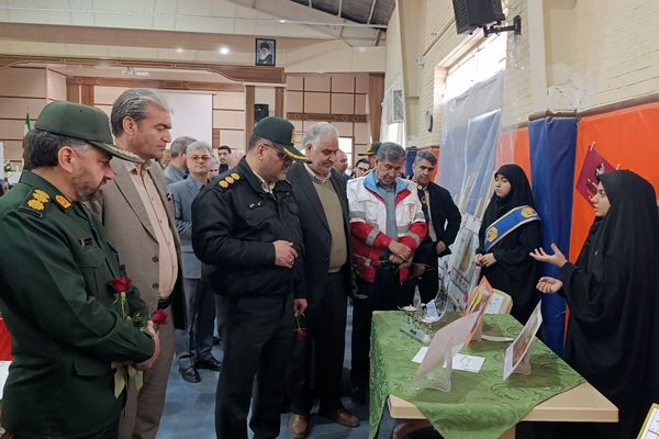جشن یاوران انقلاب در دبیرستان محبی نیشابور 