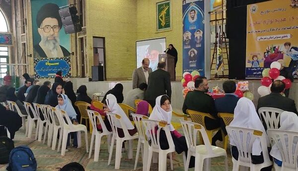 رزمایش اهدا لوازم التحریر به دانش‌آموزان در قائمشهر