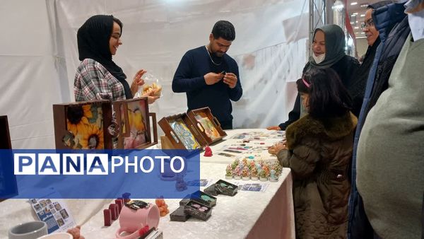 بازدید از غرفه‌های نمایشگاه اقتصاد مقاومتی در قم